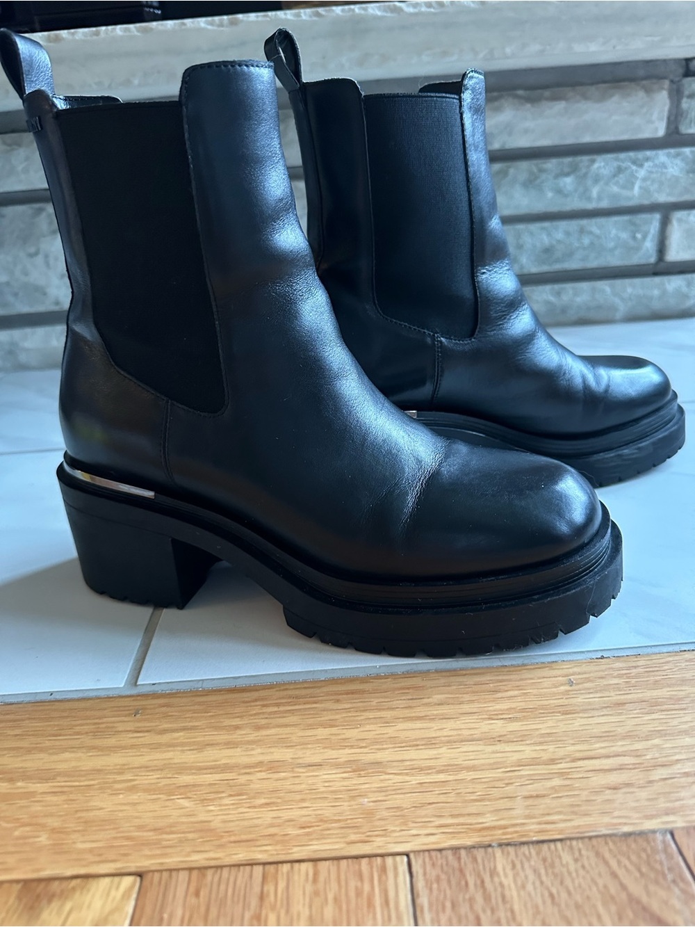DKNY Black Leather Chunky Platform Block Heel Chelsea Boots Silver Rand Lug Sole